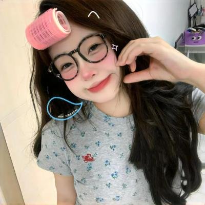 穿黄睡衣的女孩
